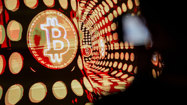 Giá bitcoin giảm sâu sau động thái bán ra của Strategy