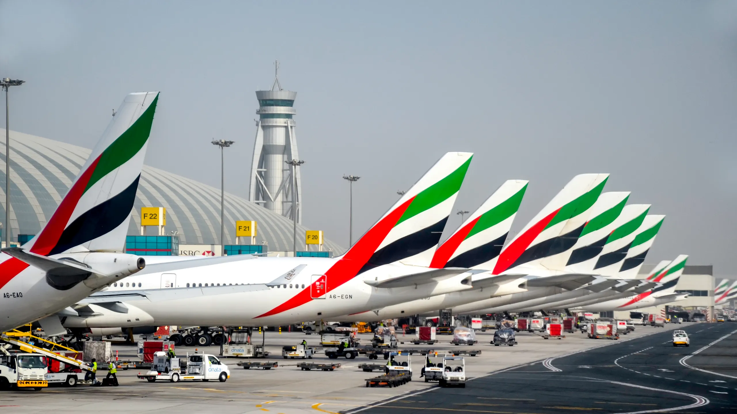 Sân bay Dubai đã nhộn nhịp trở lại khi Emirates và Flydubai dần nối lại các đường bay.