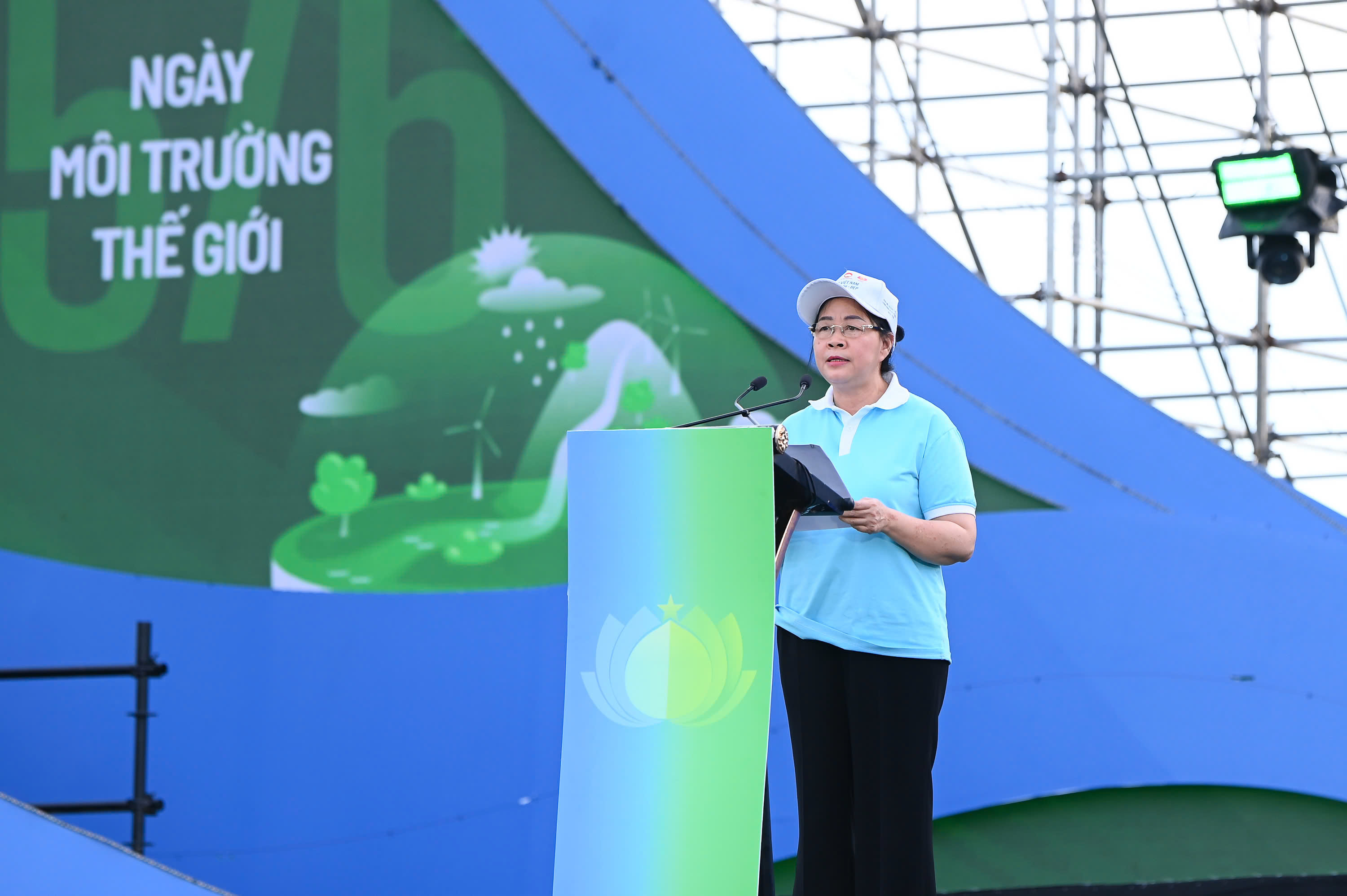 Bà Bùi Thị Minh Hoài, Ủy viên Bộ Chính trị, Bí thư Trung ương Đảng, Chủ tịch Ủy ban Trung ương Mặt trận Tổ quốc Việt Nam phát biểu tại Lễ phát động.