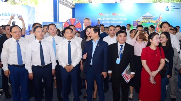 Gian hàng của SACOMBANK thu hút khách quốc tế tại Lễ hội Tài chính số 2026