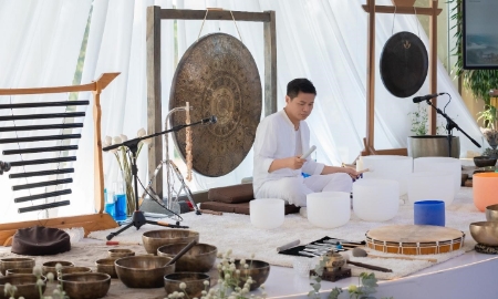 Nhạc sĩ Đức Thịnh mang hành trình chữa lành từ biển và âm thanh đến Quảng Ngãi