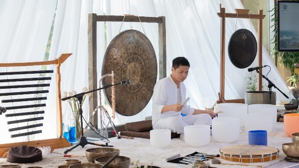 Nhạc sĩ Đức Thịnh mang hành trình chữa lành từ biển và âm thanh đến Quảng Ngãi