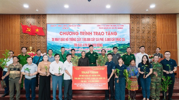 Mcredit trao tặng 105.000 cây giống, hỗ trợ sinh kế cho người dân Nà Hỳ - Điện Biên