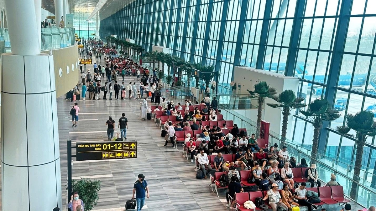 Giá vé máy bay luôn được xem là một trong những rào cản chi phí lớn nhất đối với nhu cầu đi lại của người dân.