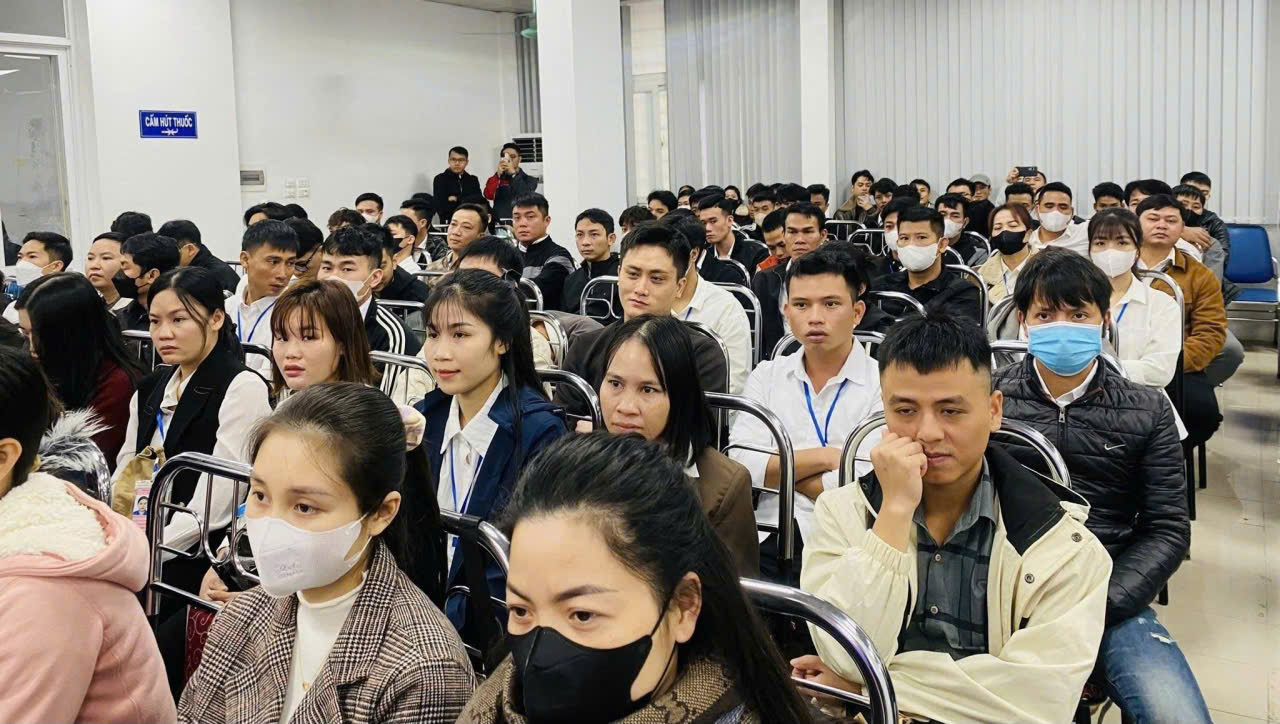 Giáo dục định hướng trước khi đi làm việc tại nước ngoài cho người lao động. Ảnh: Thu Hằng.