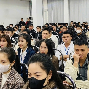 Giáo dục định hướng trước khi đi làm việc tại nước ngoài cho người lao động. Ảnh: Thu Hằng.