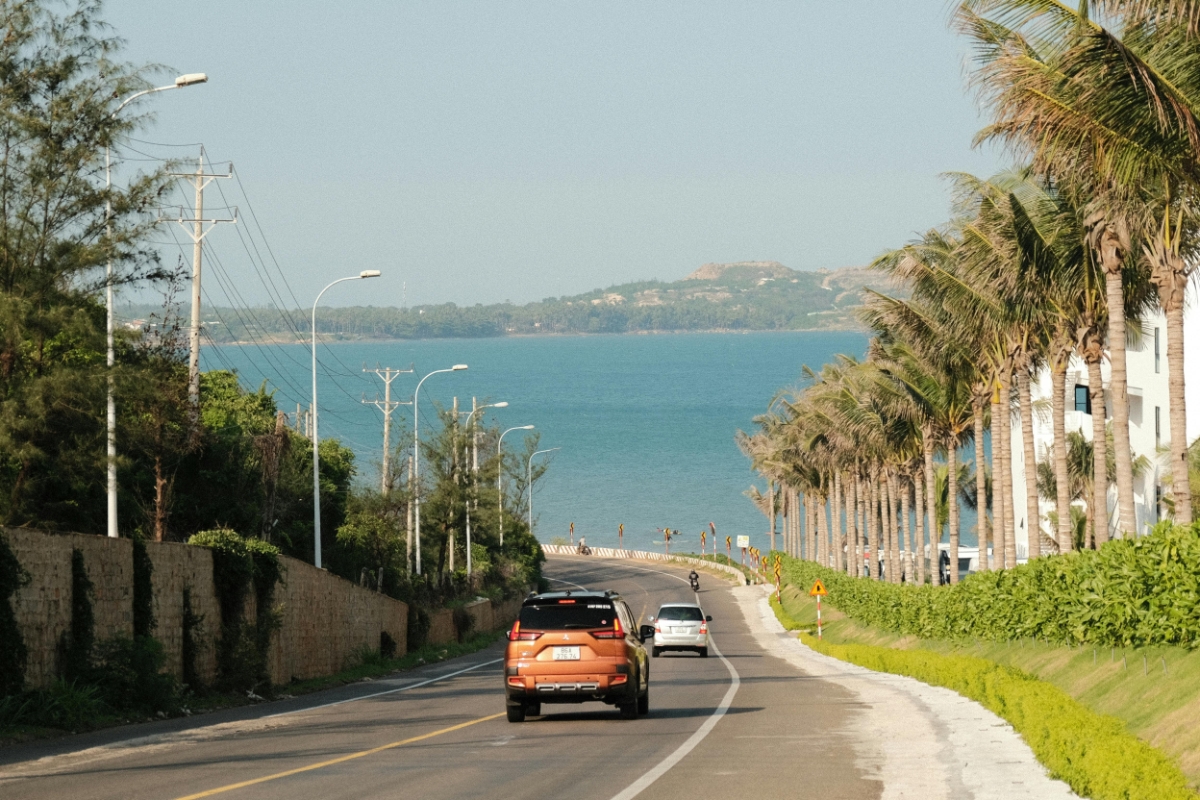 Bên cạnh việc đặt tour, nhiều gia đình lựa chọn hình thức du lịch tự túc đến các điểm đến lân cận.