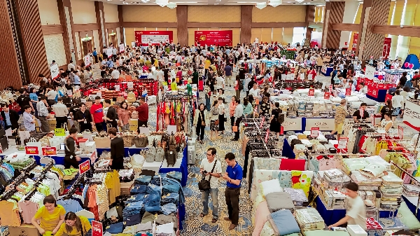 Đa dạng nguồn hàng, tăng khuyến mại để kích thích tiêu dùng