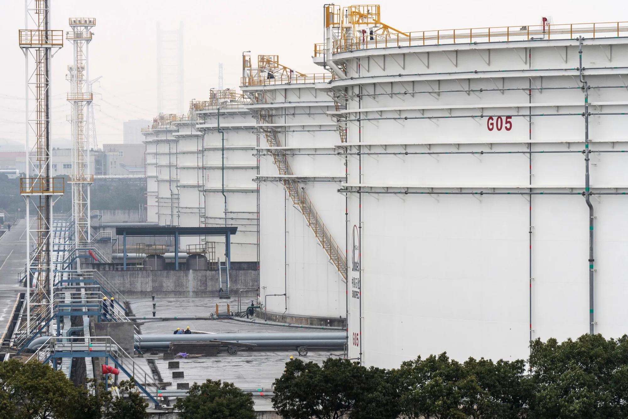 Một cơ sở dự trữ dầu của Trung Quốc - Ảnh: Bloomberg.