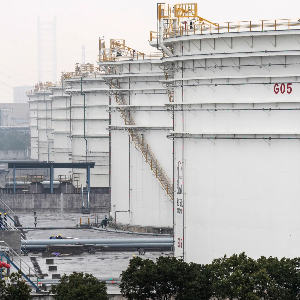 Một cơ sở dự trữ dầu của Trung Quốc - Ảnh: Bloomberg.