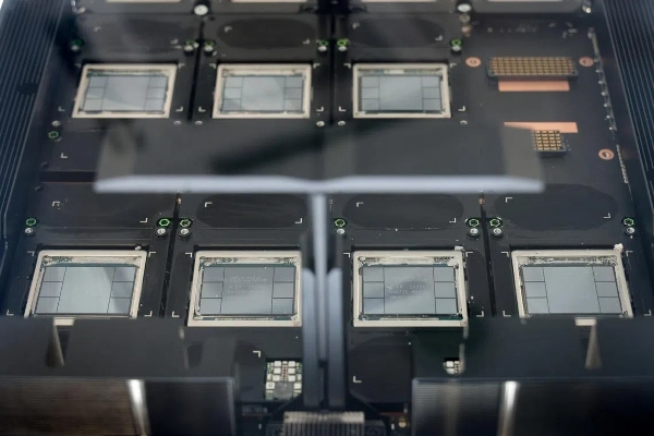 Hơn 1.500 GPU Nvidia H200 cung cấp sức mạnh cho siêu máy tính Aspire 2B. Ảnh: ST/Jason Quah.