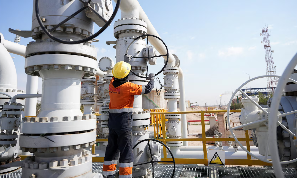 Iraq và UAE chạy đua xây đường ống dẫn dầu thay thế eo biển Hormuz