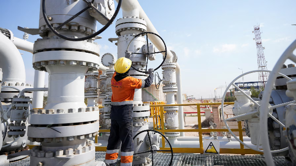 Iraq và UAE chạy đua xây đường ống dẫn dầu thay thế eo biển Hormuz