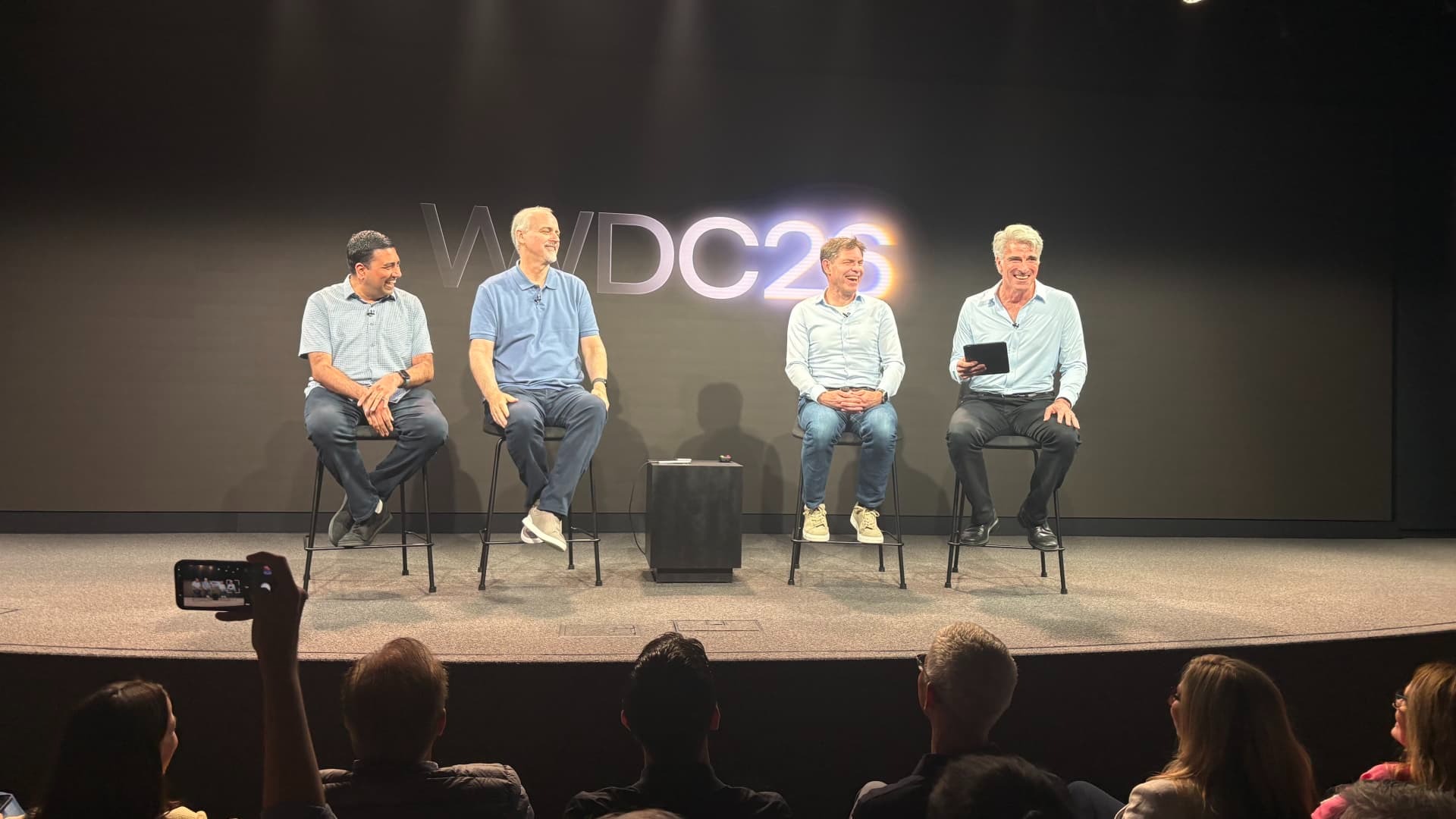 Apple đã công bố những bước tiến mới nhất trong lĩnh vực trí tuệ nhân tạo (AI) tại WWDC
