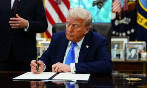 Tòa án bác bỏ quy định thu phí thị thực H-1B 100.000 USD của Tổng thống Trump