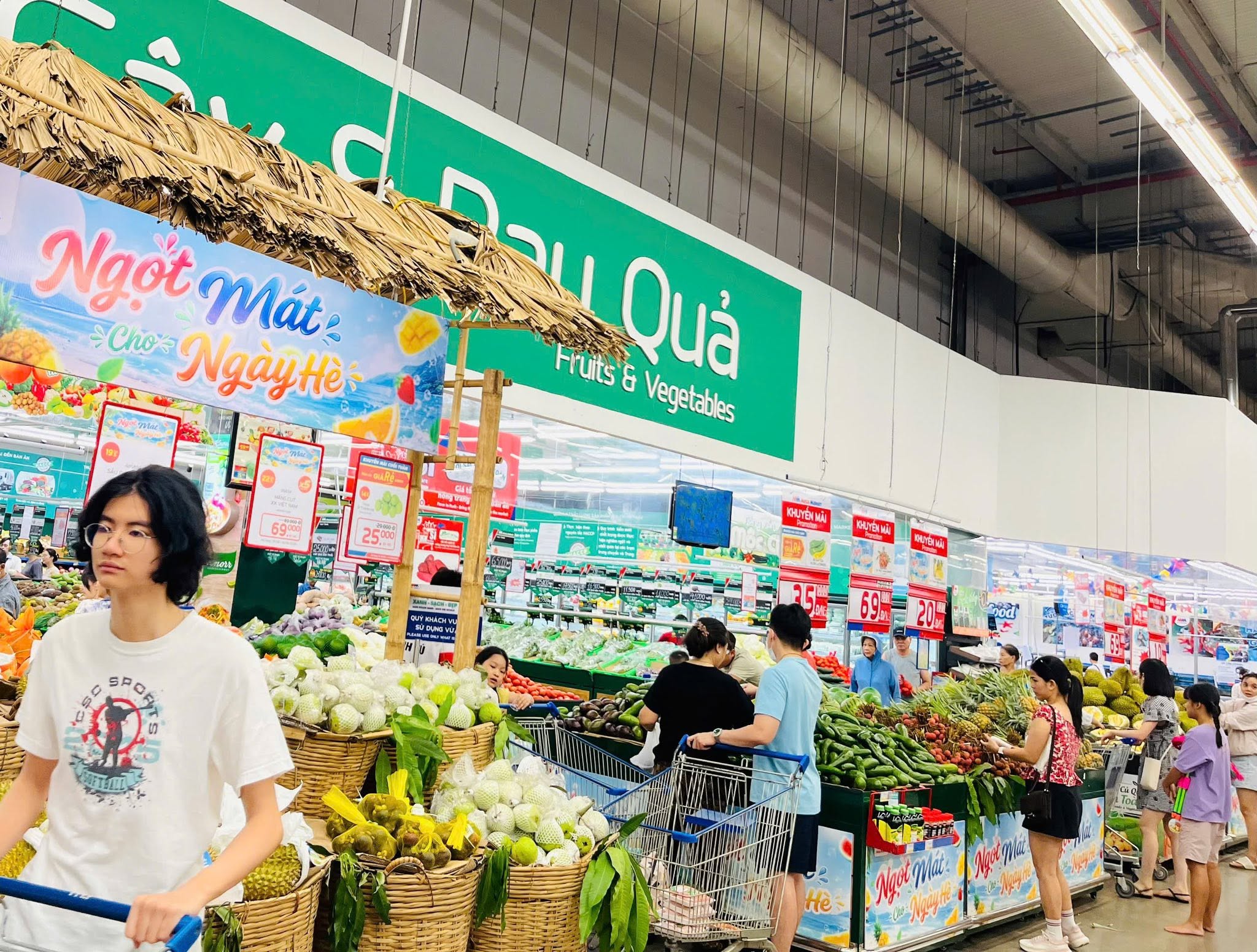 Người tiêu dùng có xu hướng cân nhắc kỹ hơn trước khi chi tiêu, ưu tiên các sản phẩm thiết yếu và săn tìm các chương trình khuyến mại.