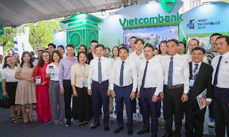 Vietcombank đồng hành phát triển tài chính số toàn diện đến cộng đồng