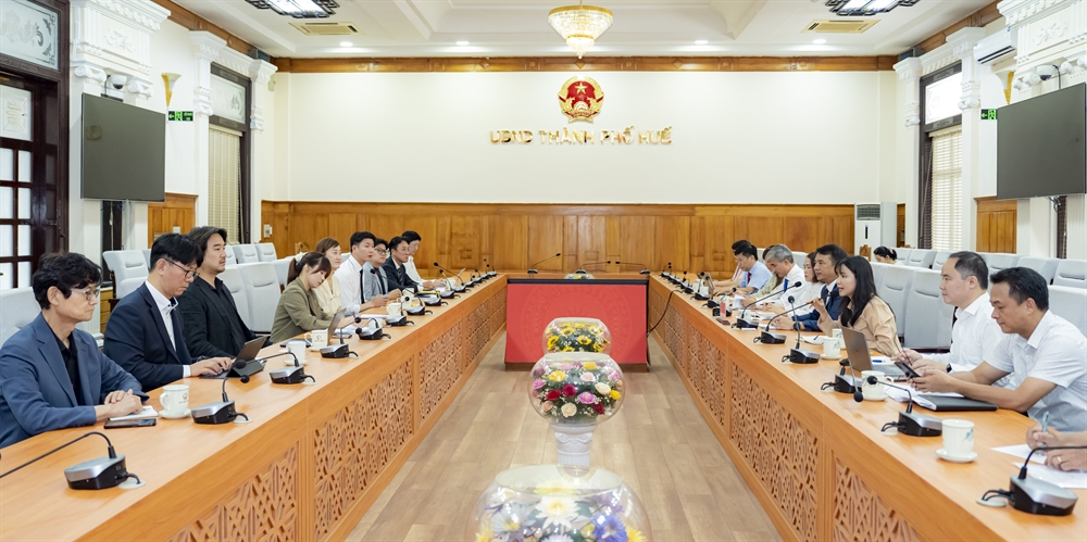 Toàn cảnh buổi làm việc giữa UBND thành phố Huế tiếp và làm việc với các doanh nghiệp du lịch, y tế, hàng không của Hàn Quốc