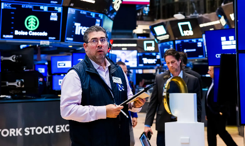 S&P 500 mất điểm dù giá dầu giảm mạnh