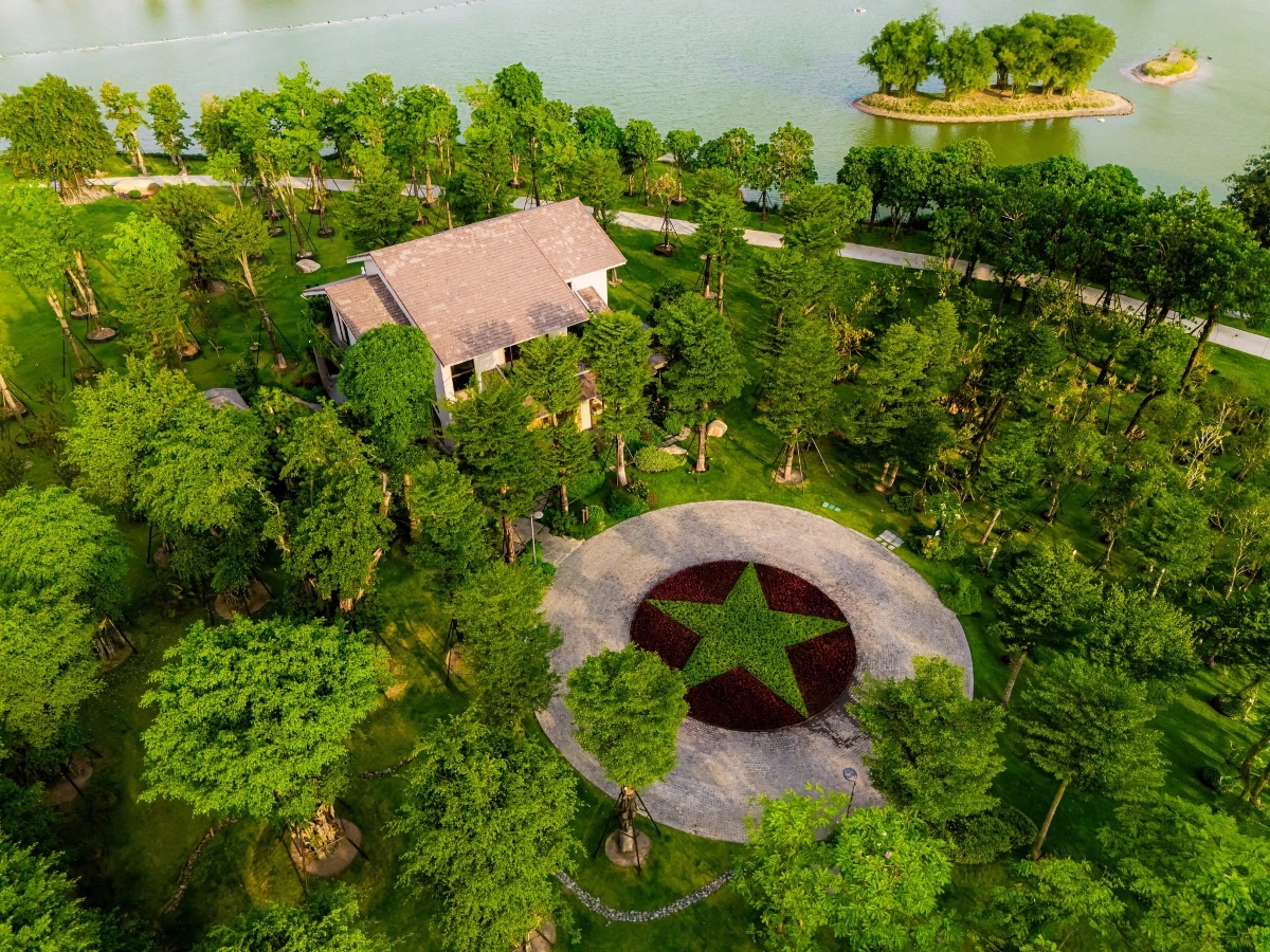 Một góc đại đô thị Eco Retreat với cây xanh, mặt nước giúp điều hòa khí hậu.&nbsp;Ảnh: Mai Phương.
