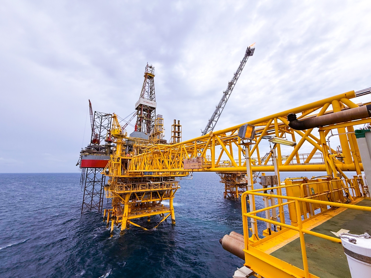 Giàn khai thác dầu condensate và khí Sư Tử Trắng nằm trong cụm mỏ Sư Tử. Ảnh: Petrovietnam.