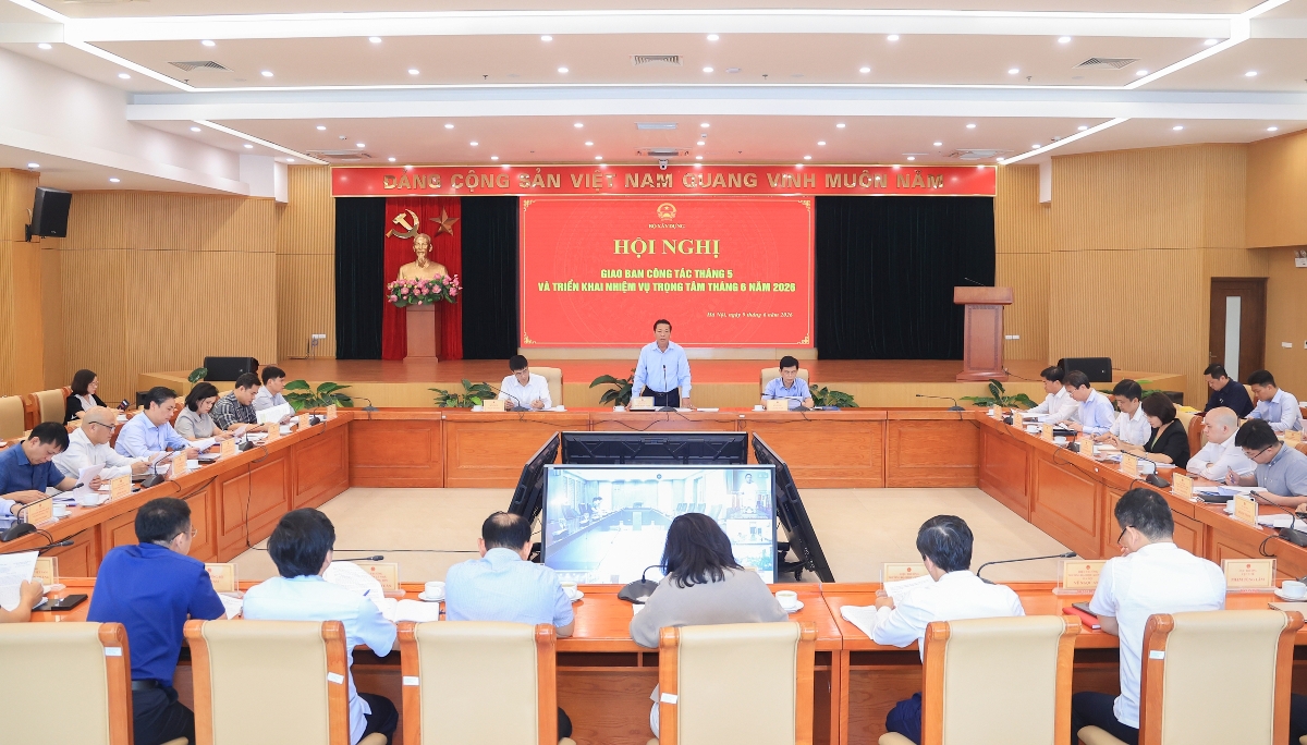 Toàn cảnh hội nghị giao ban tháng 5 của Bộ Xây dựng. Ảnh: Tạ Hải.