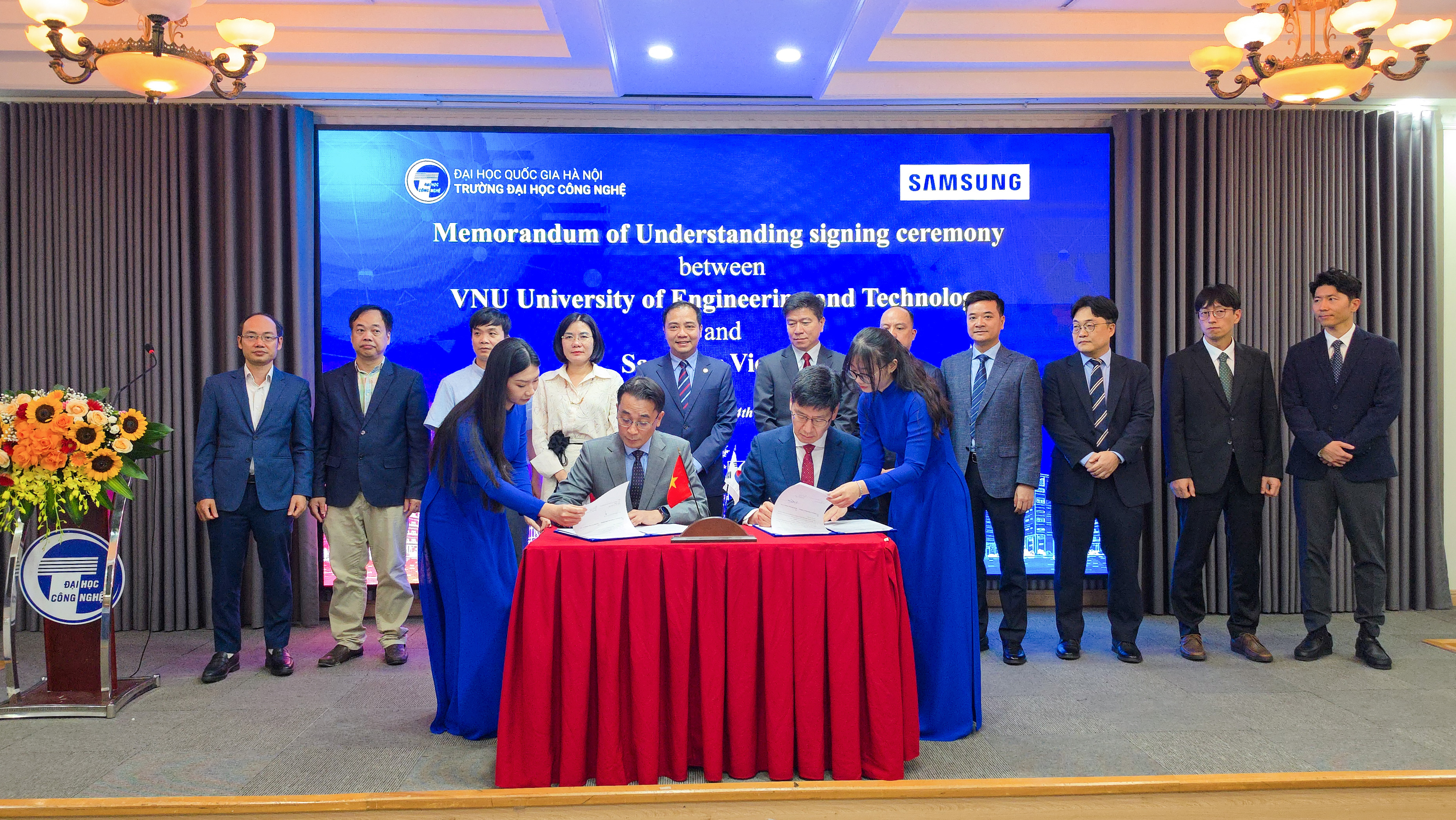 Samsung Việt Nam ký kết MOU với Trường Đại học Công nghệ - Đại học Quốc gia Hà Nội.