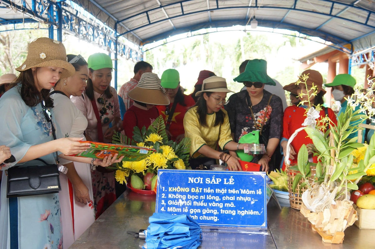 Song song với 