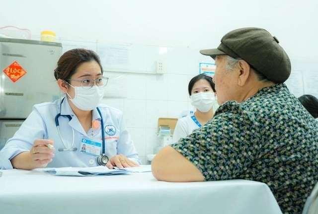 TP. Hồ Chí Minh phấn đấu khám sức khỏe cho 100% dân năm 2026 - VnEconomy