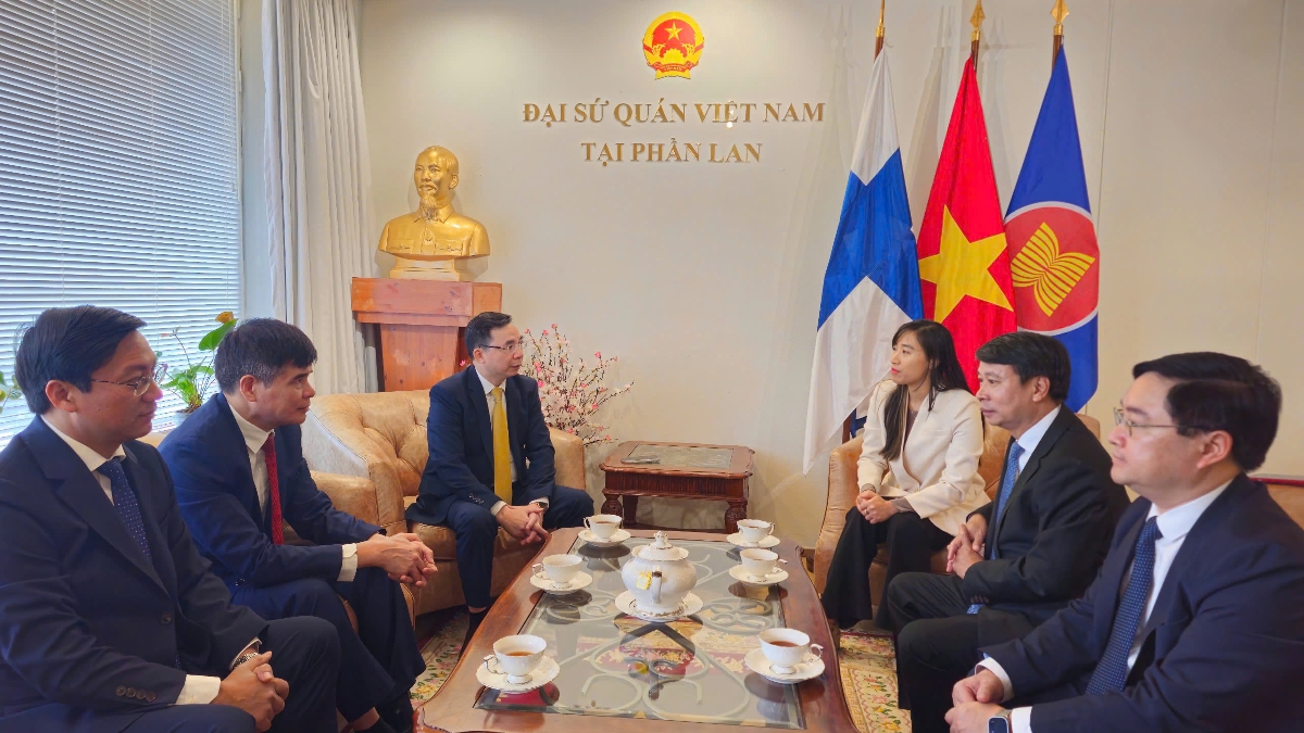 Toàn cảnh buổi trao đổi giữa các bên.