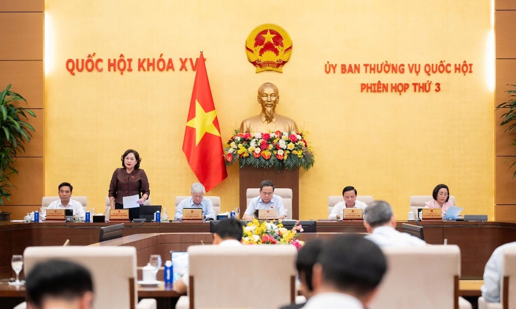 Phó Chủ tịch Quốc hội Nguyễn Thị Hồng phát biểu kết luận nội dung phiên họp. Ảnh: Quốc hội.