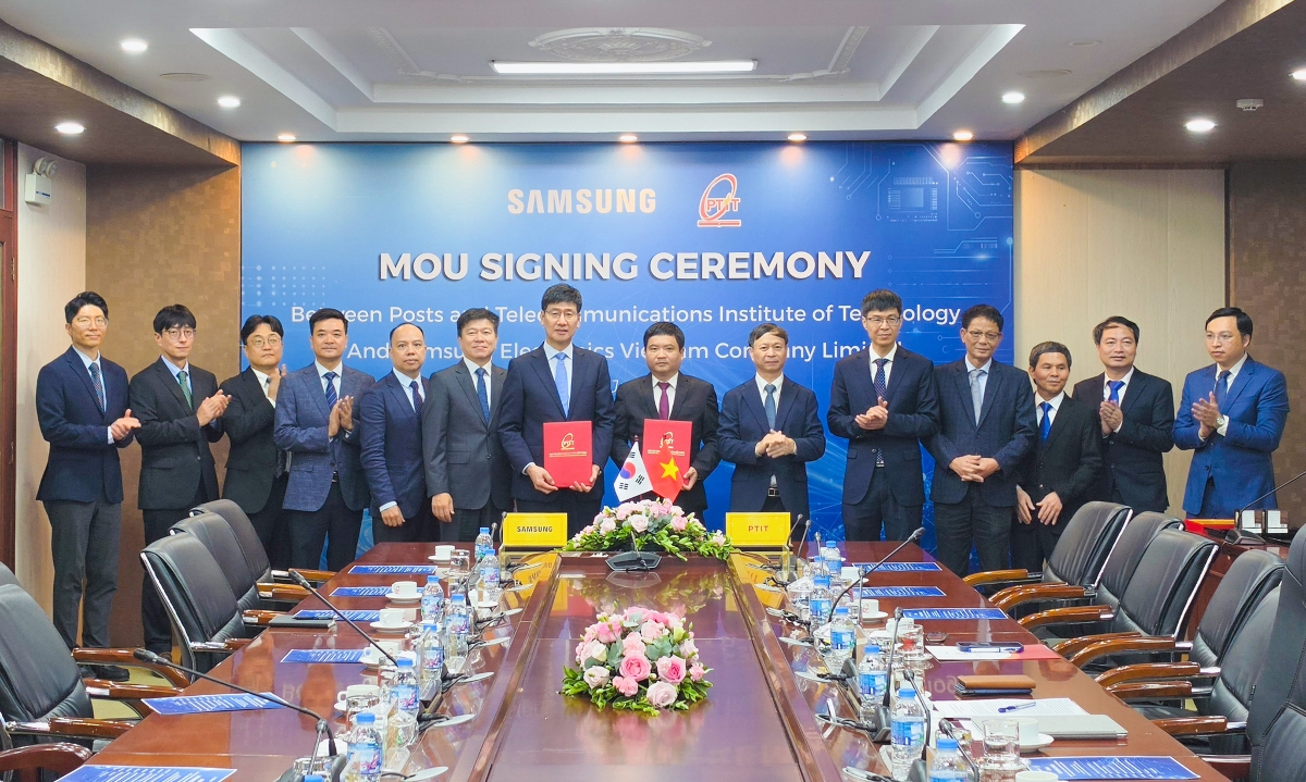 Samsung Việt Nam ký kết MOU với Học viện Công nghệ Bưu chính Viễn Thông.