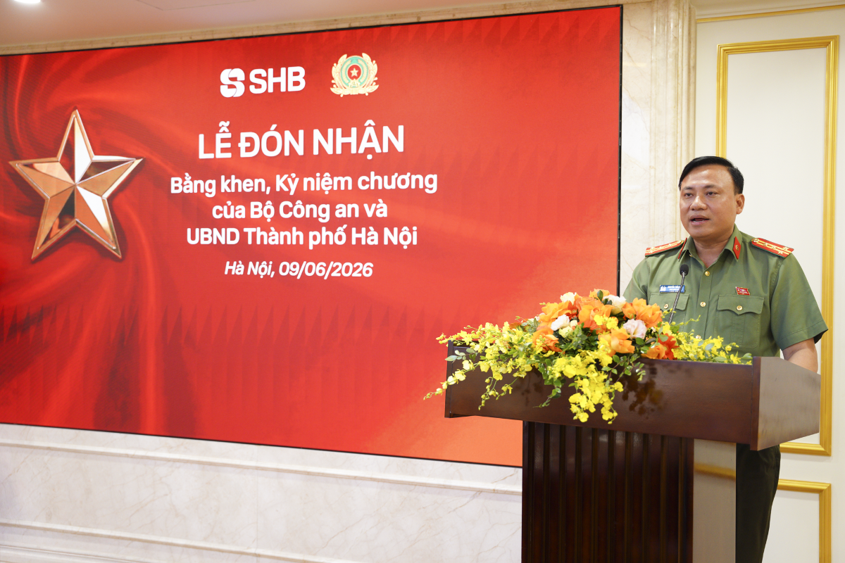 Đại tá Nguyễn Tiến Đạt, Phó Giám đốc Công an TP Hà Nội phát biểu tại buổi lễ. Ảnh: SHB.