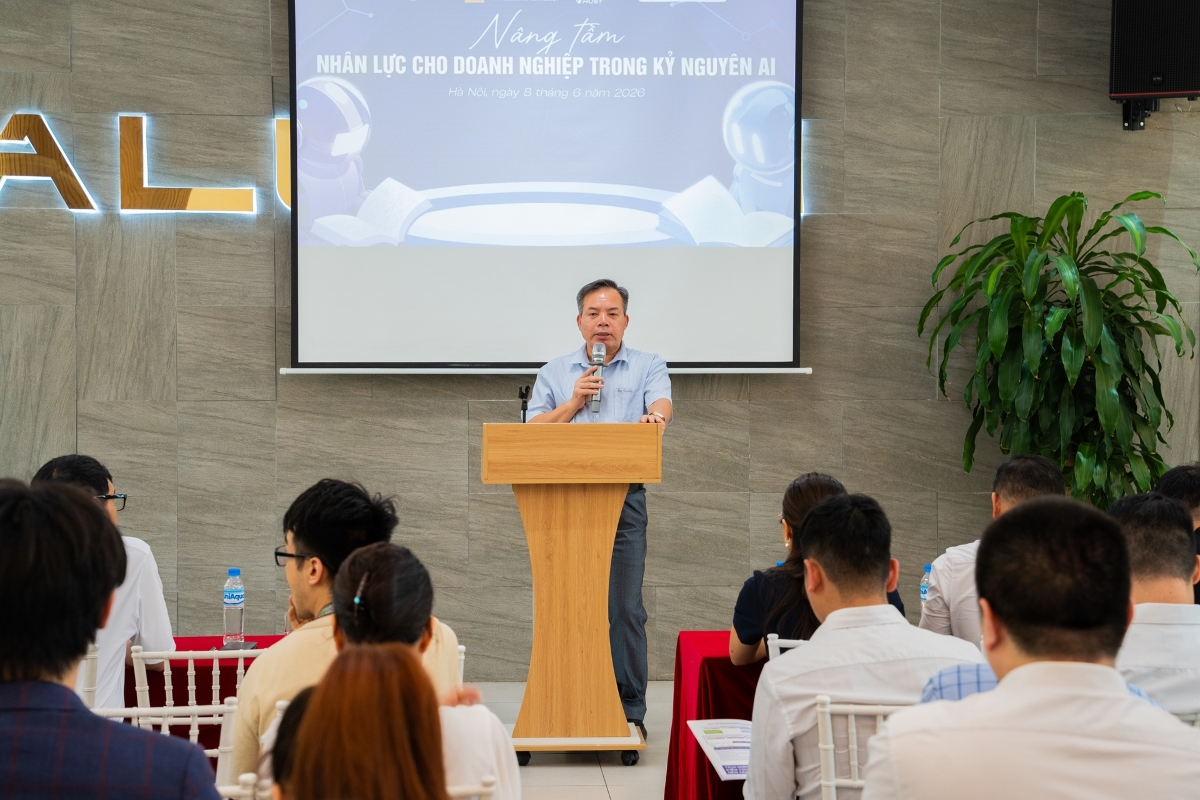 PGS.TS Nguyễn Tiến Dũng cho rằng AI đang được kỳ vọng sẽ trở thành công cụ giúp nâng cao năng suất và hiệu quả công việc trong nhiều ngành nghề khác nhau.
