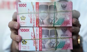 Indonesia tăng lãi suất khẩn cấp để chặn đà lao dốc của đồng rupiah