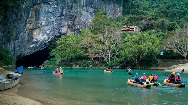 Phong Nha hút khách nhờ cảnh quan nguyên sơ và trải nghiệm gần gũi thiên nhiên