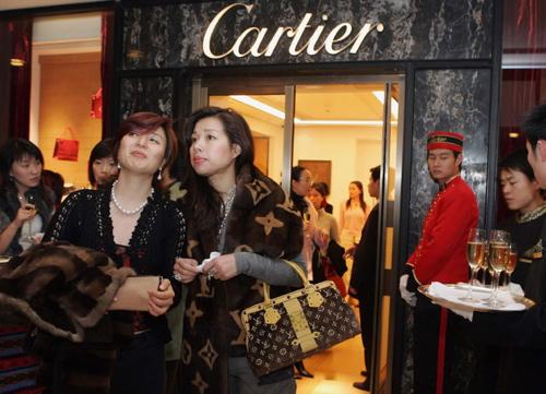 Vị thế của cả Cartier lẫn Van Cleef đều mạnh hơn trong nhóm người tiêu dùng Trung Quốc thu nhập cao.