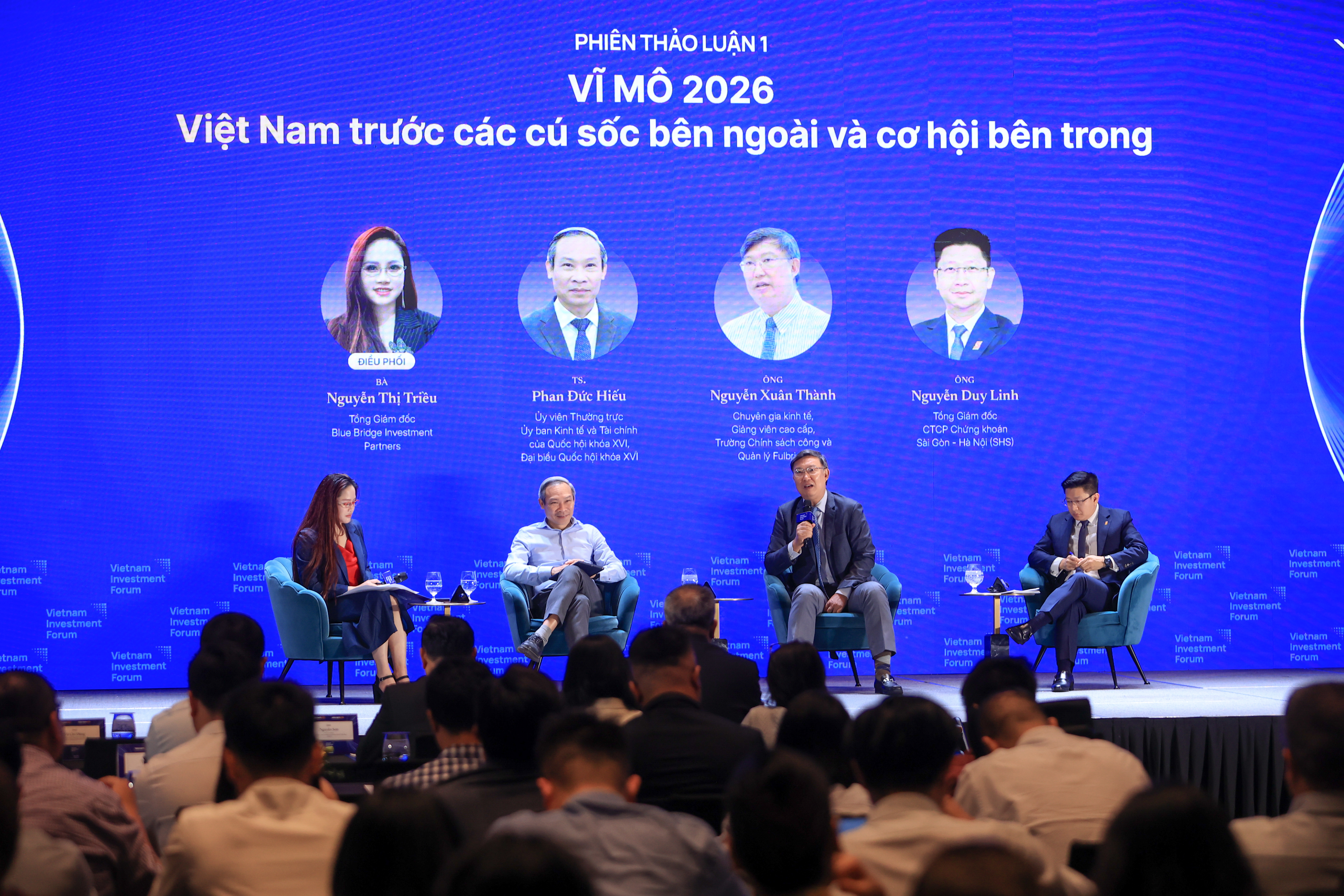 Các chuyên gia thảo luận tại sự kiện.