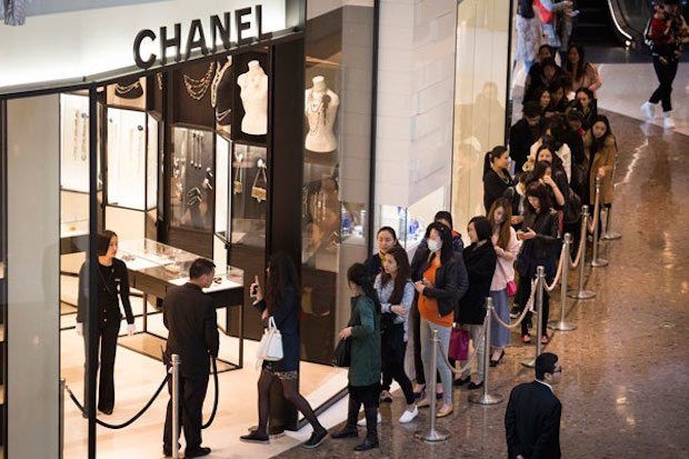 Chanel dẫn đầu danh sách thương hiệu xa xỉ được người tiêu dùng Trung Quốc ưa chuộng nhất.