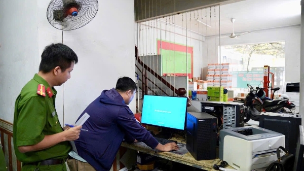 Khởi tố vụ án cài phầm mềm Windows và Microsoft Office trái bản quyền