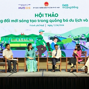 Phiên thảo luận tại hội thảo “Ứng dụng đổi mới sáng tạo trong quảng bá du lịch và di sản Huế”.