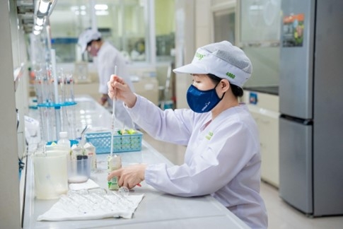 Công nghệ và R&D là một trong những năng lực cốt lõi giúp Vinasoy tiến xa trong vai trò thương hiệu kiến tạo dưỡng chất lành từ đậu nành và hạt. Ảnh:&nbsp;Vinasoy.
