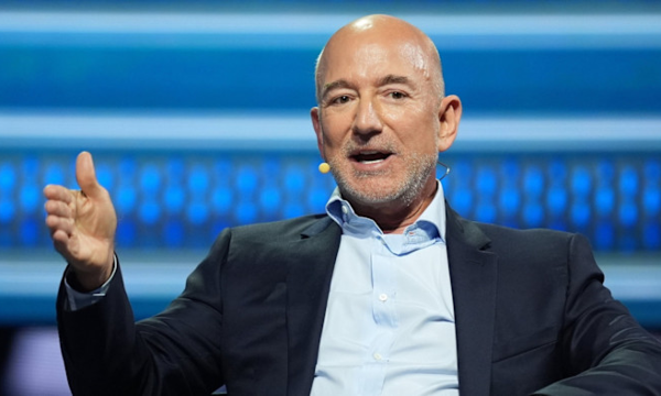 Jeff Bezos: AI sẽ không gây mất việc hàng loạt mà mở ra “nhiều kỷ nguyên vàng”