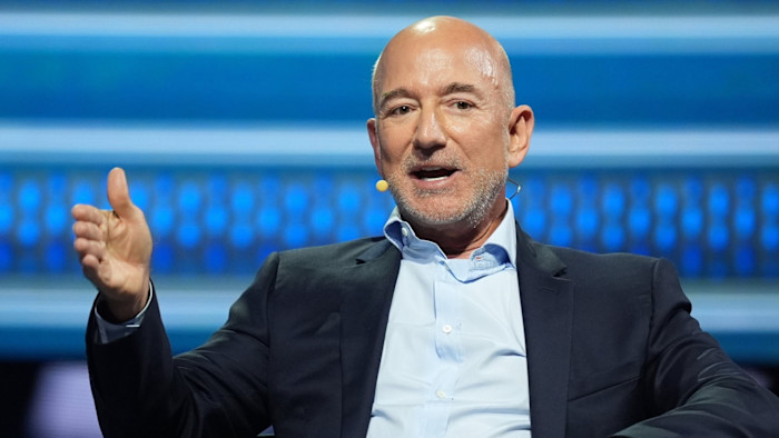 Tỷ phú Jeff Bezos - Ảnh: FT