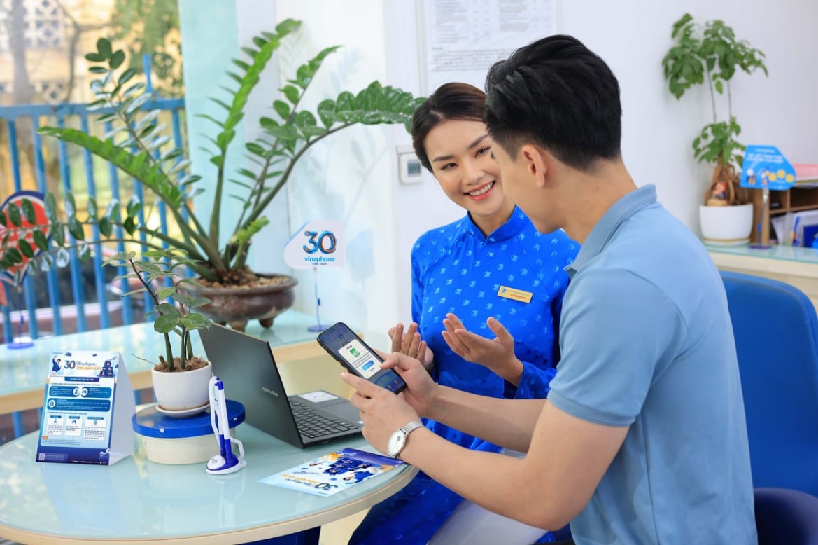 VinaPhone triển khai chương trình - Vòng quay tri ân 30 năm -  trên ứng dụng My VNPT với hàng triệu phần quà dành cho khách hàng.