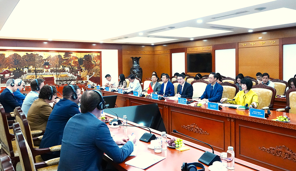 Cuộc họp Ban Chỉ đạo Dự án Hợp phần 1 thuộc Chương trình Tăng cường quản trị kinh tế Việt Nam (EEGP). (Ảnh: CTT Bộ Tài chính)