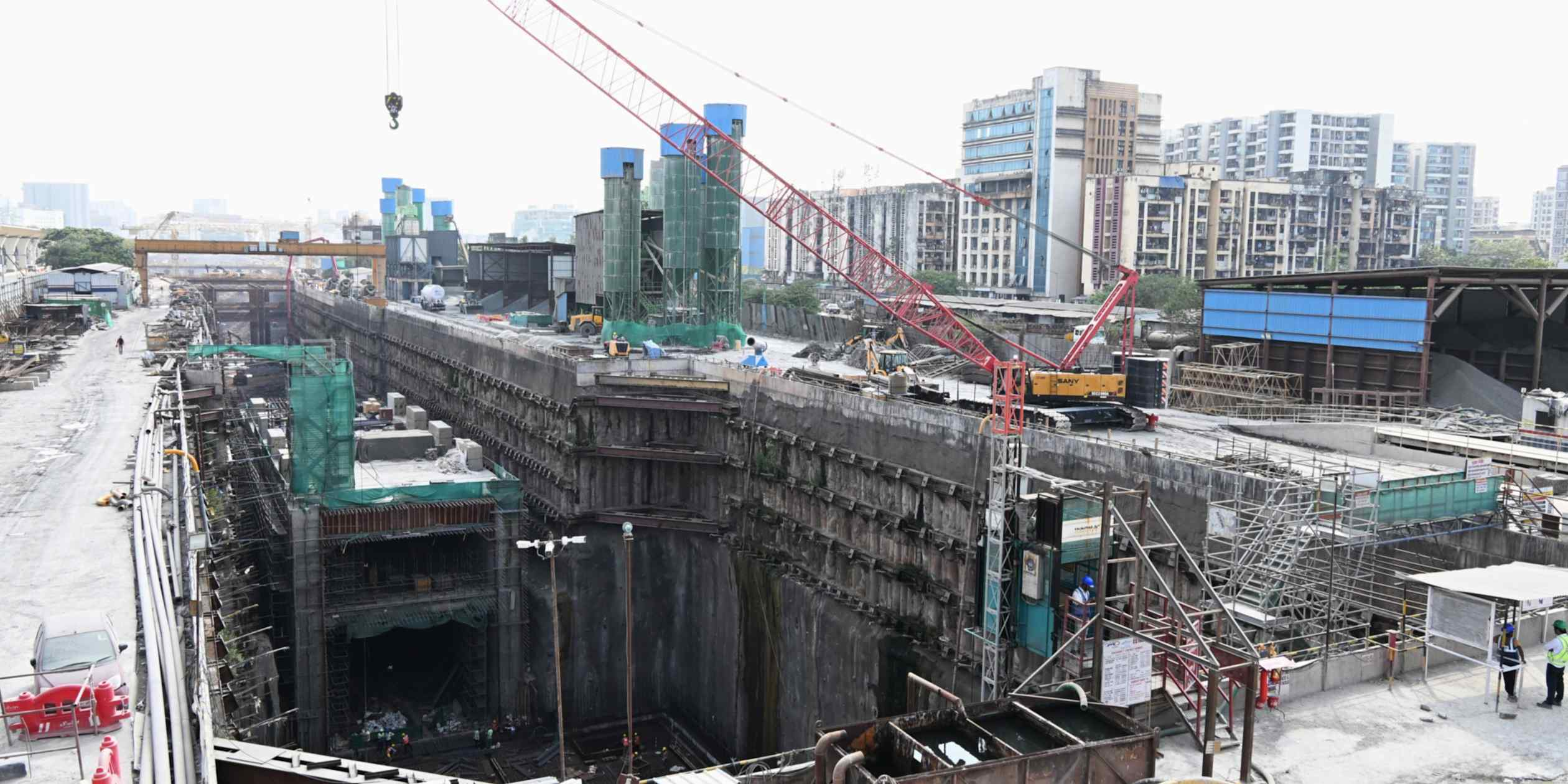 Một nhà ga đường sắt cao tốc đang được xây dựng ở Mumbai - Ảnh: Nikkei Asia