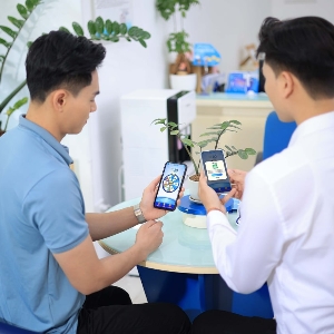 Khách hàng hào hứng với chương trình - Vòng quay tri ân 30 năm - trên ứng dụng My VNPT.