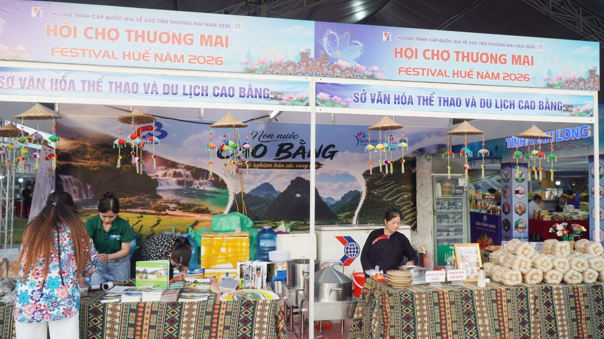 Sản phẩm OCOP của nhiều địa phương góp mặt tại hội chợ.