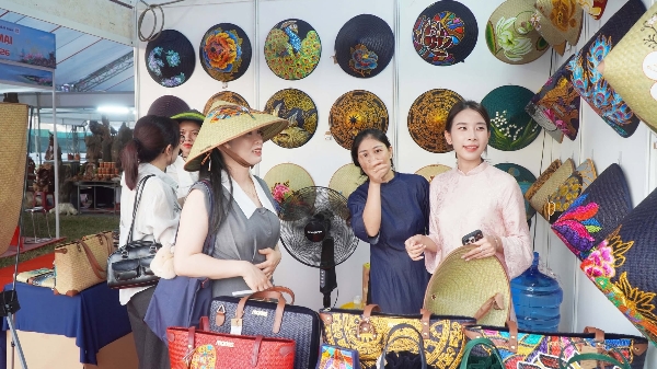 Hội chợ Thương mại Festival Huế 2026 nhộn nhịp ngày khai mạc